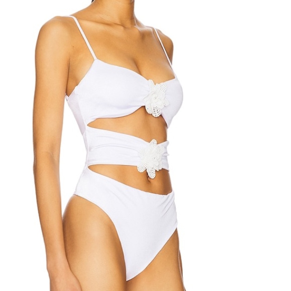 Last drop 📍Agua Bendita x REVOLVE white one piece swimsuit